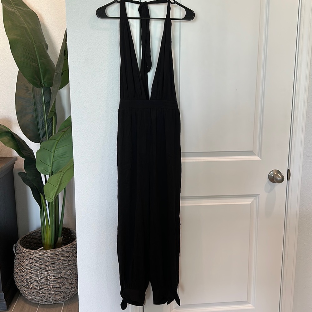 NWT Re Named Jumpsuit. Size Medium. Black. Halter or cross back. Has pockets